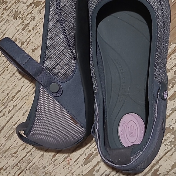 Teva slip on shoes - Picture 2 of 4